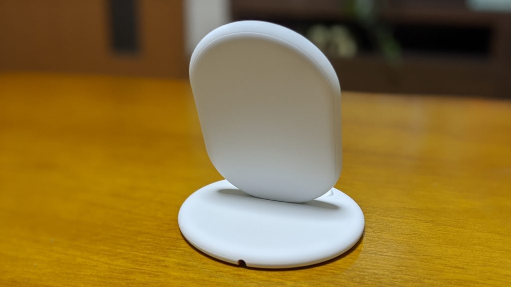 Pixel Standの外観写真。背面から。