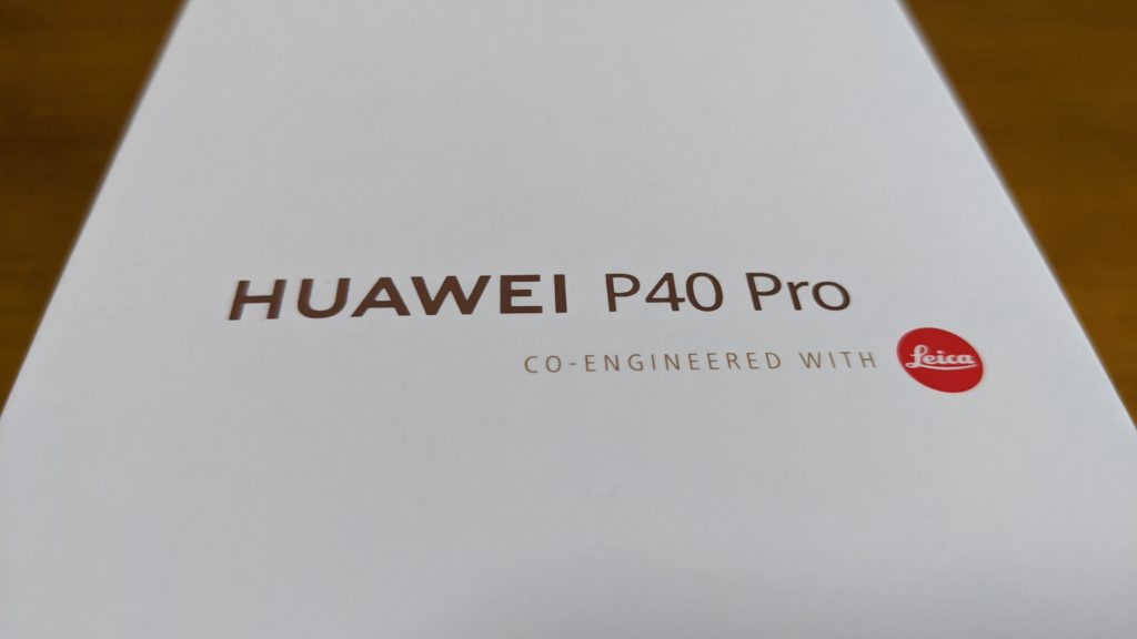 P40 Proの化粧箱。Leicaロゴがまぶしい。