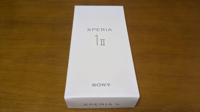 ソニーストアから到着。国内版SIMフリー！Xperia 1 IIの外箱。
