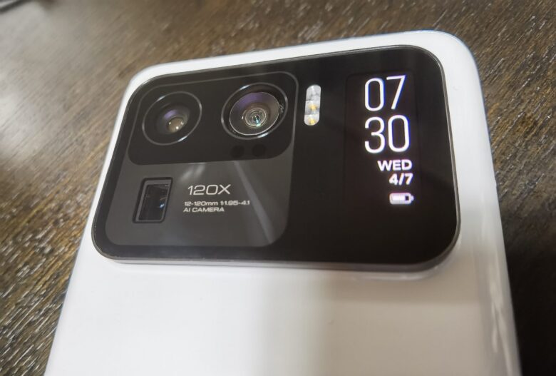 Xiaomi Mi11 Ultraのカメラ部アップ画像です。