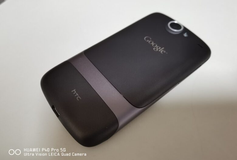 スマホクラシック。Nexus Oneの背面端末画像です。