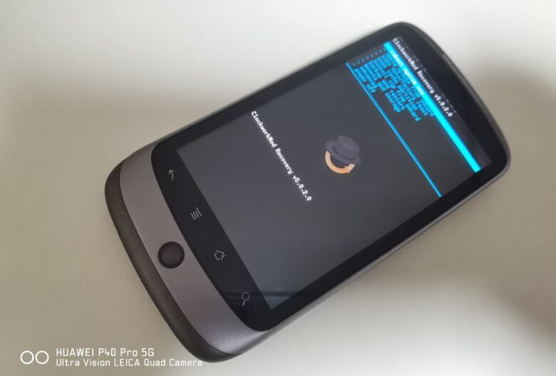 スマホクラシック。Nexus Oneの端末画像です。カスタムリカバリーの起動画面。