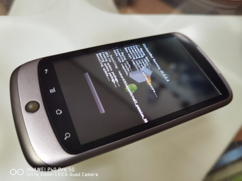 スマホクラシック。Nexus Oneの端末画像です。カスタムROMインストール中。