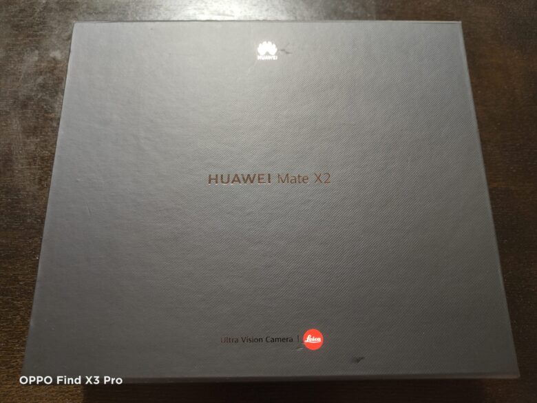 HUAWEI Mate X２の化粧箱の写真です。