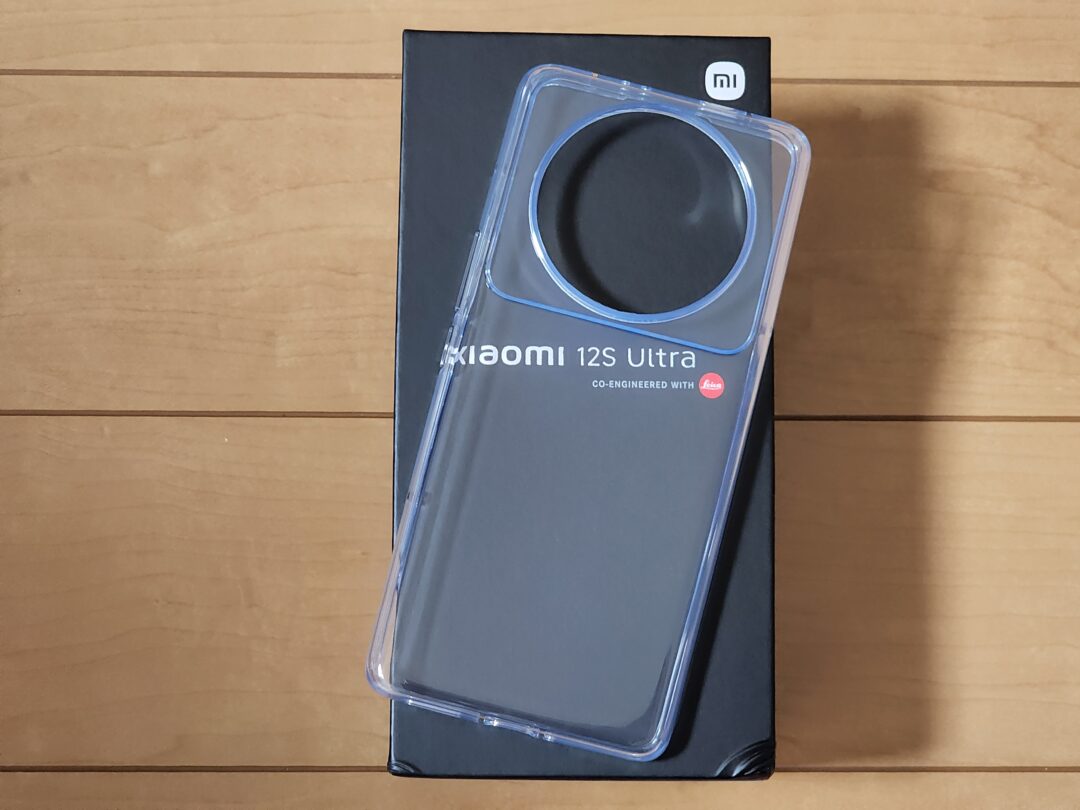 Xiaomi 12S Ultraの付属クリアケース。
