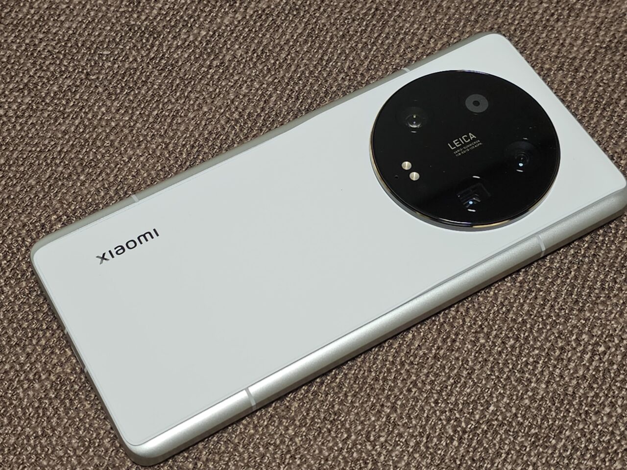 Xiaomi 13 Ultraホワイトの実機写真その２。