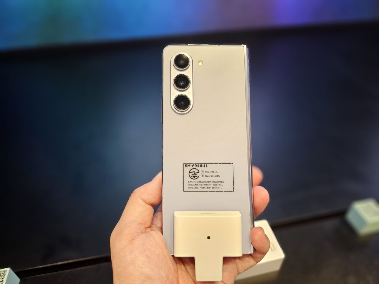 Galaxy Z Fold5のデモ機。背面画像。