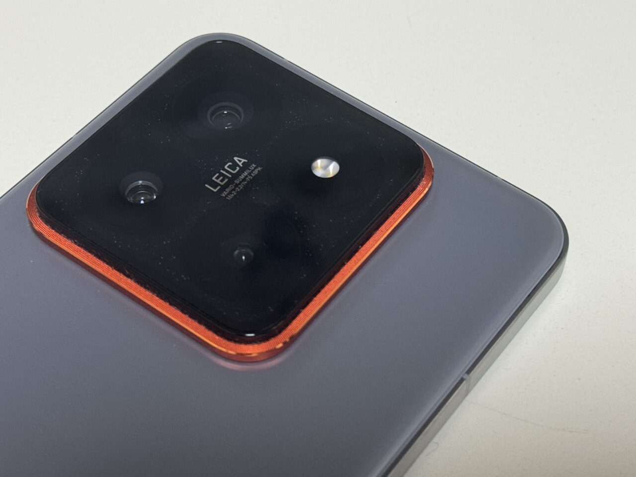 Xiaomi 14 Proチタニウム版の実機画像その2。